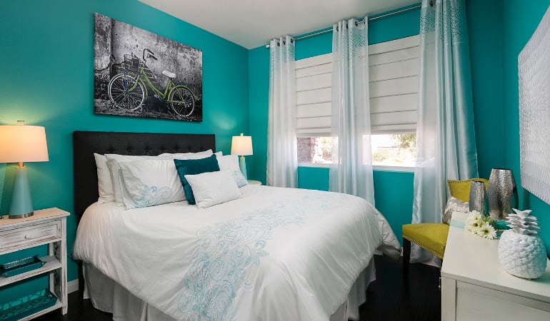 Roman shades in a Fort Myers bedroom